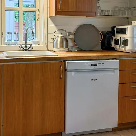 4 Bedroom Awesome In *